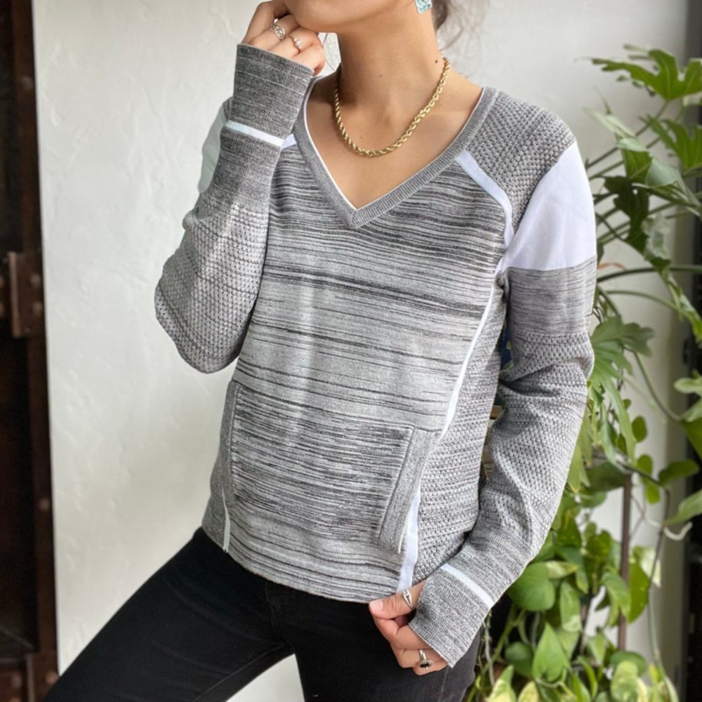 Blanc Noir | Heather Gray Athletic Top